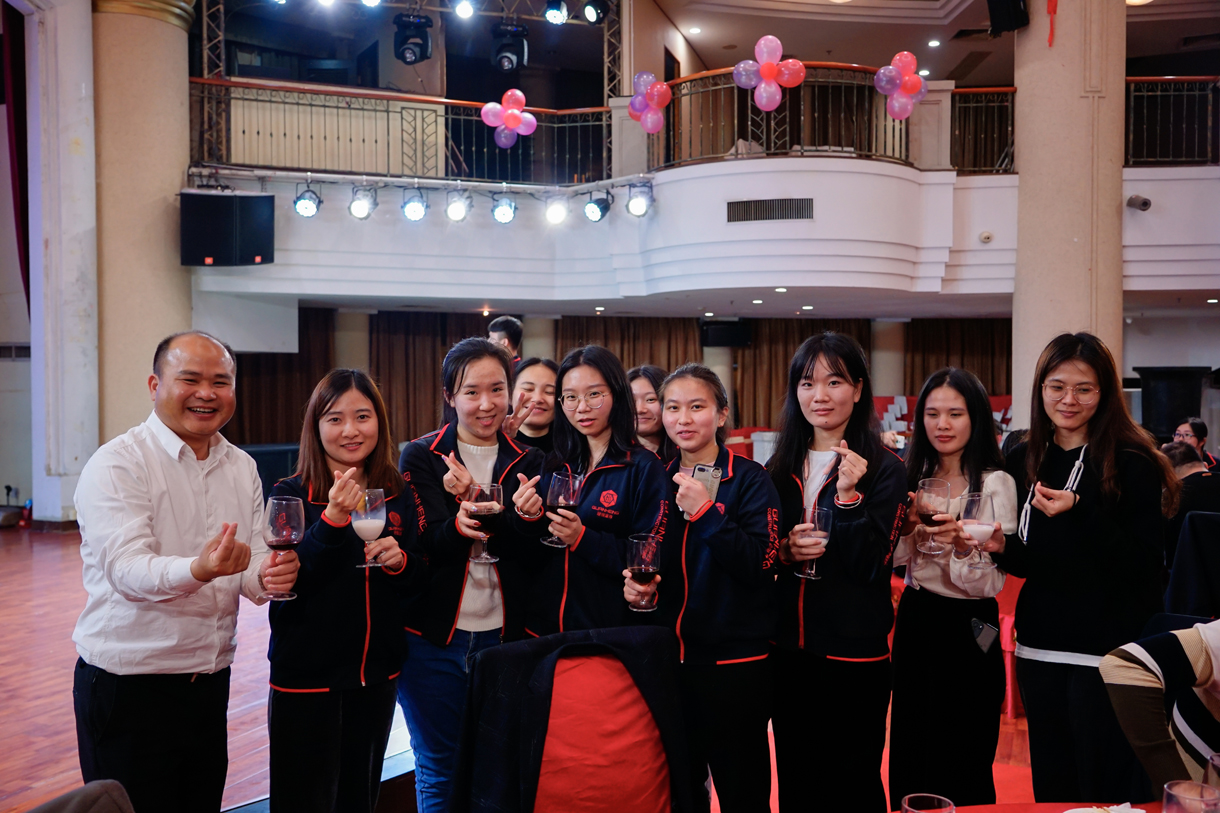 太阳成集团tyc122cc入口建设2021年终工作总结暨团年晚宴